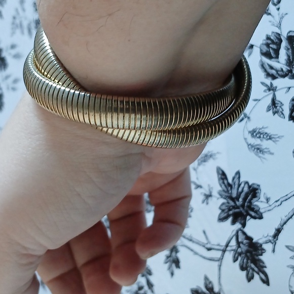 Elegant Vintage Goldtone Stretch Coil Wrap Bracelet - Picture 8 of 10